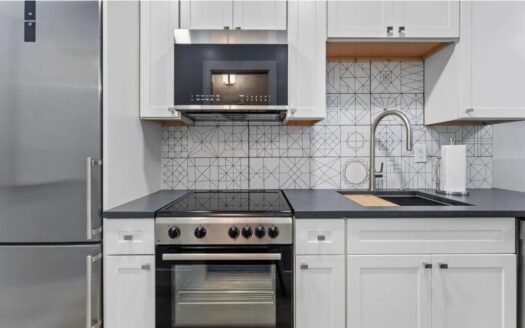 9-Unit Off Market Deal Just Steps from Daytona Beach