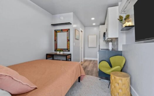 9-Unit Off Market Deal Just Steps from Daytona Beach