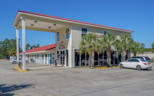 30 Room Hotel with Manager’s Apartment and 14 Rentable Parking Spaces in Florida