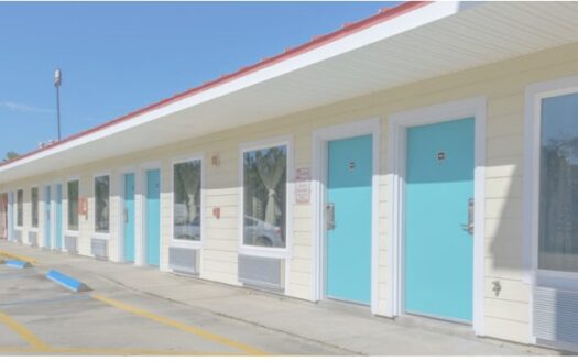 30 Room Hotel with Manager’s Apartment and 14 Rentable Parking Spaces in Florida
