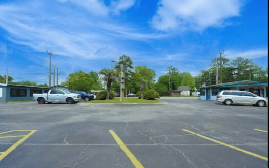 Royal Inn- 24 Units Motel with Seller Financing Available!!!